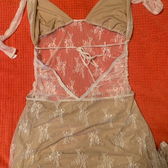 LENORA LACE DRESS. - Picture 6 of 13